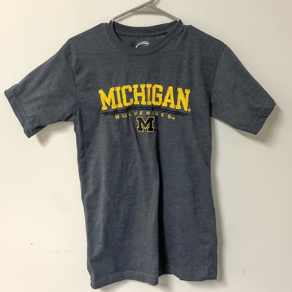 university of michigan small embroidered t-shirt